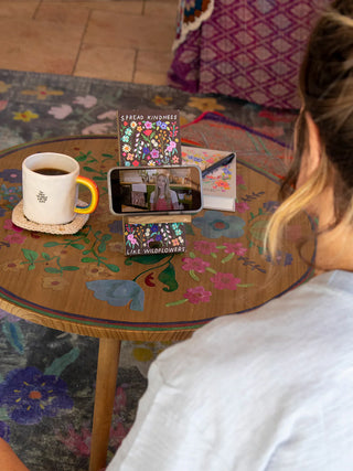 Wooden Phone Stand – Spread Kindness or Cream Folk Flower