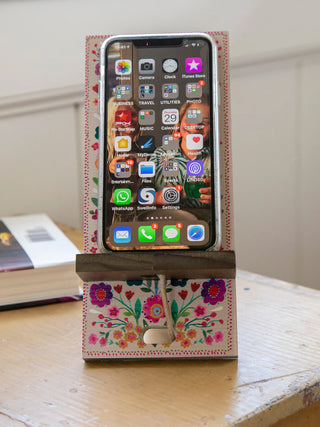 Wooden Phone Stand – Spread Kindness or Cream Folk Flower
